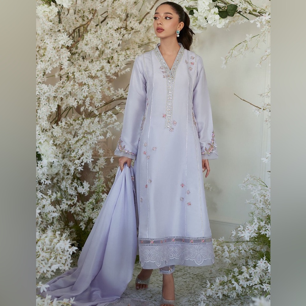 Farah Talib Aziz Lilac Shirt and Dupatta with Embellishment Size medium